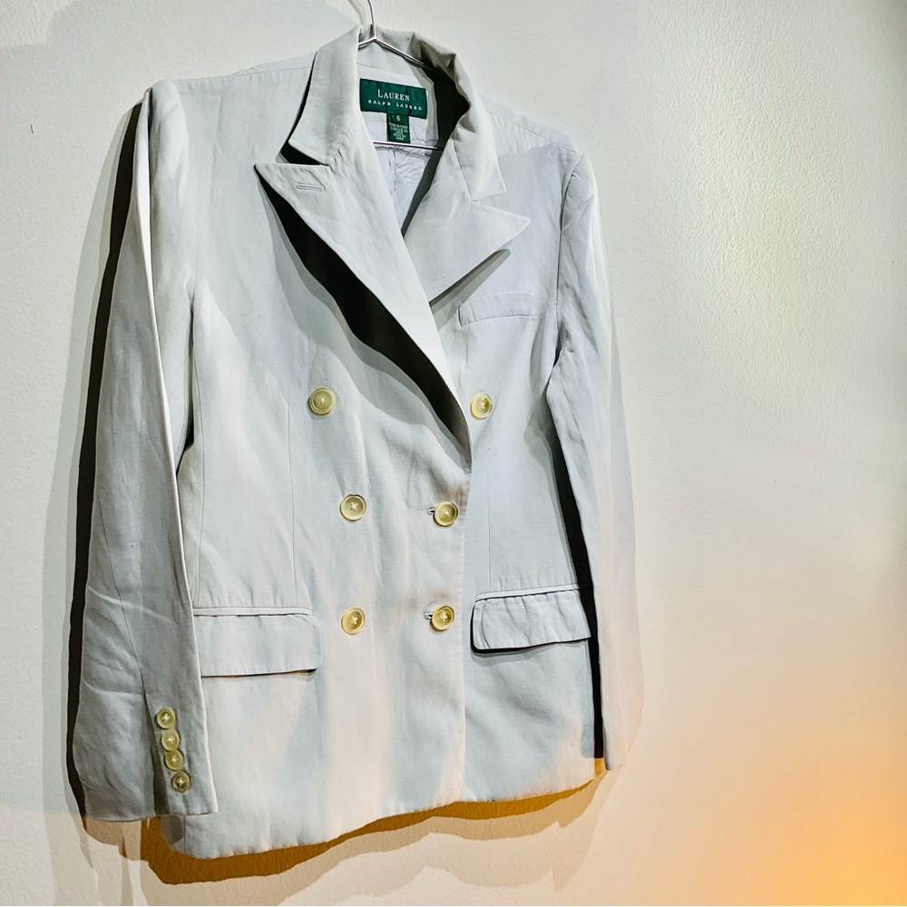 Ralph Lauren Double-Breasted White Blazer with Gold Buttons Size 6 - Picture 11 of 13
